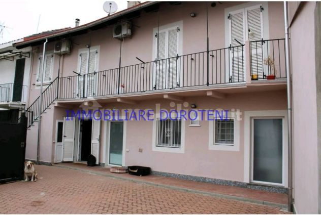 casa indipendente in vendita a Vercelli in zona Cappuccini