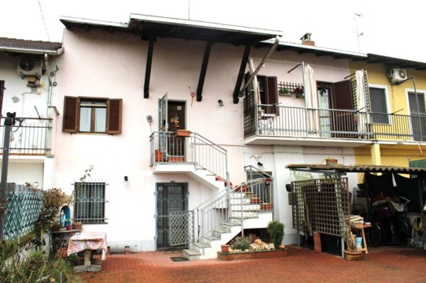 casa indipendente in vendita a Vercelli in zona Cappuccini