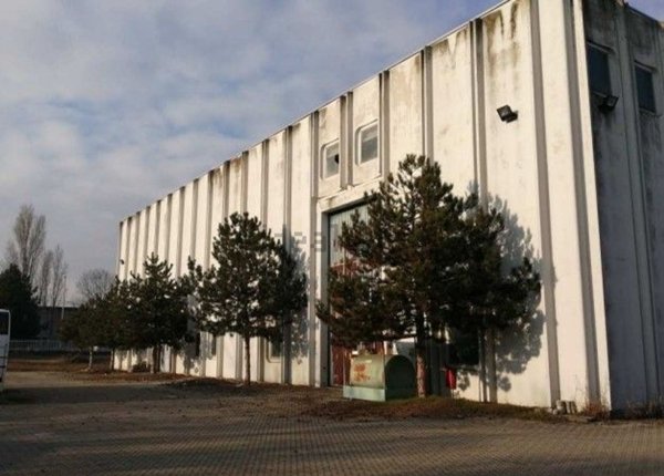capannone in vendita a Vercelli in zona Centro Città