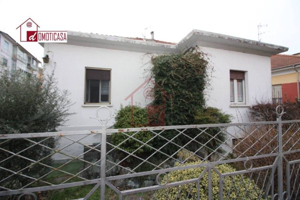 casa indipendente in vendita a Vercelli