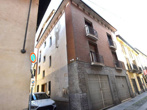 intera palazzina in vendita a Vercelli in zona Centro Città