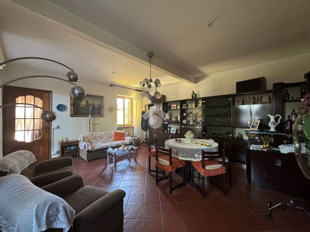 casa indipendente in vendita a Vercelli in zona Centro Città