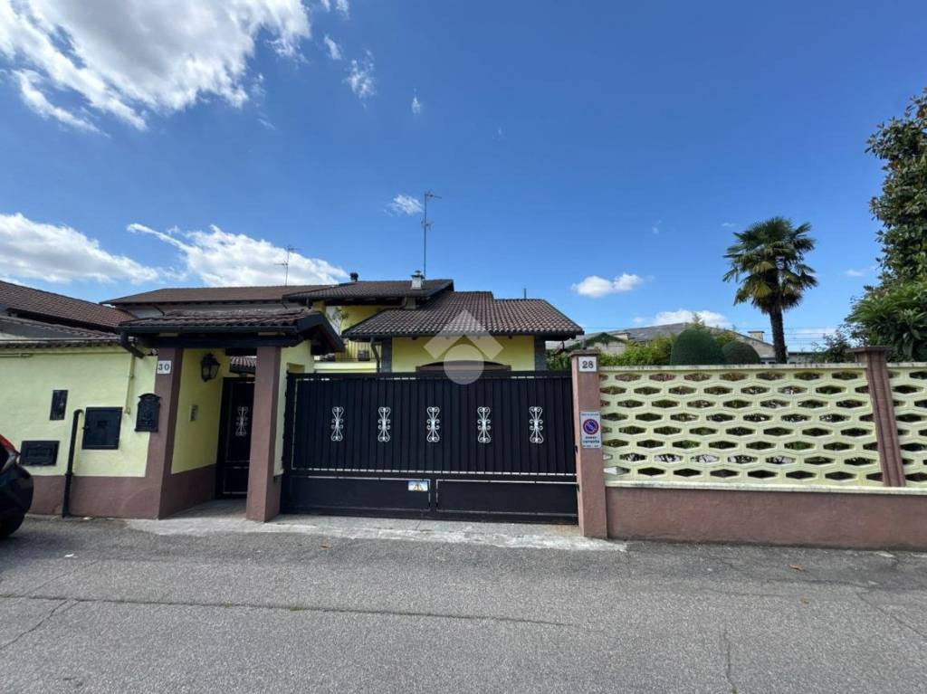 casa indipendente in vendita a Vercelli in zona Centro Città
