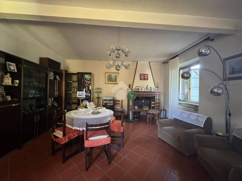 casa indipendente in vendita a Vercelli in zona Centro Città