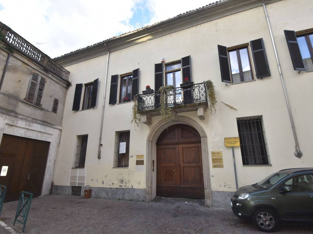 appartamento in vendita a Vercelli in zona Centro Città