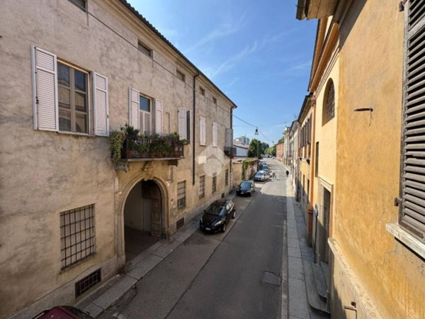 casa indipendente in vendita a Vercelli in zona Centro Città