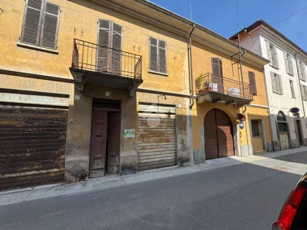 casa indipendente in vendita a Vercelli in zona Centro Città
