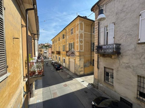 casa indipendente in vendita a Vercelli in zona Centro Città