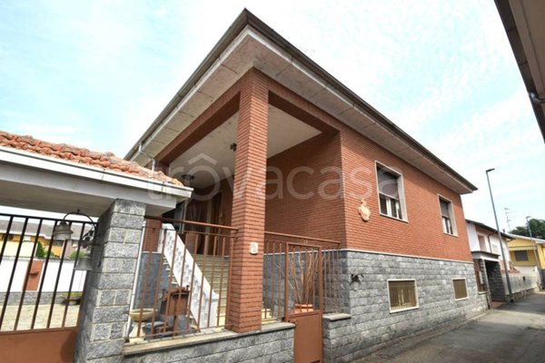 casa indipendente in vendita a Vercelli in zona Cappuccini