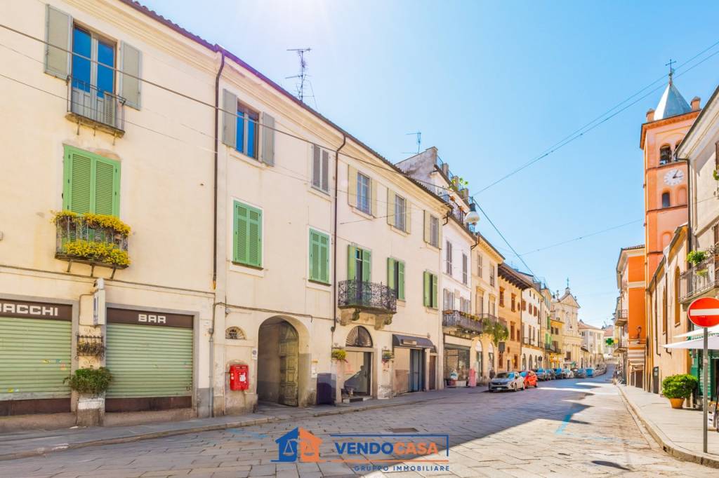 appartamento in vendita a Vercelli in zona Centro Città