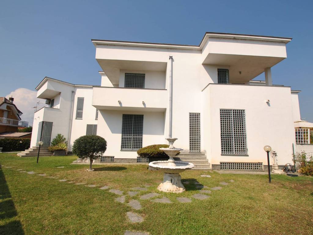 casa indipendente in vendita a Vercelli in zona Porta Torino