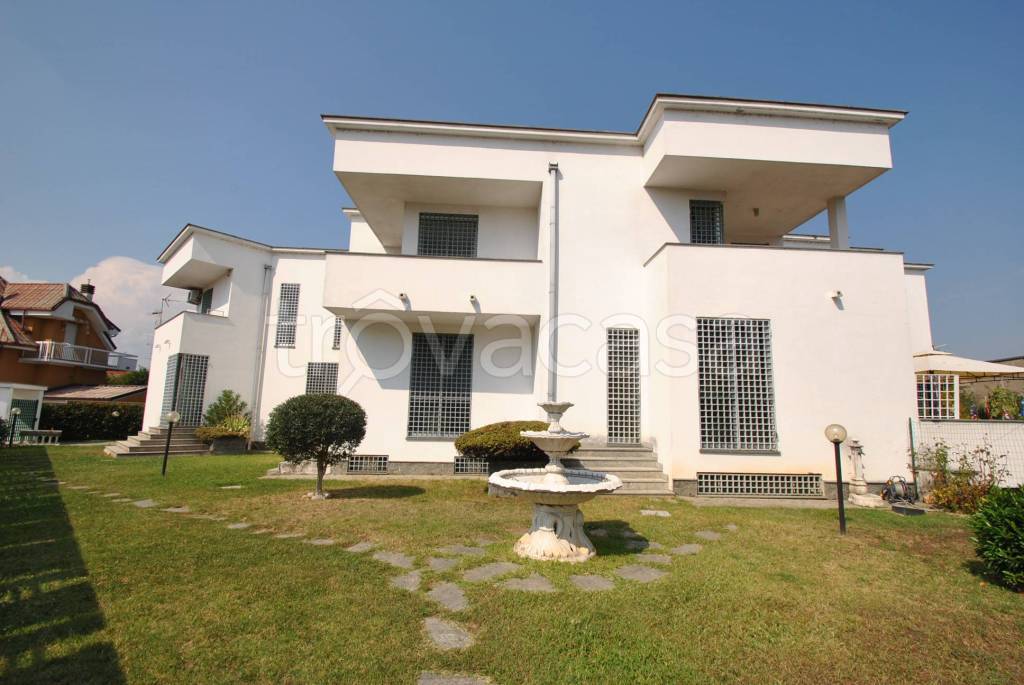 casa indipendente in vendita a Vercelli