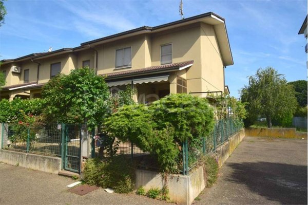 casa indipendente in vendita a Vercelli