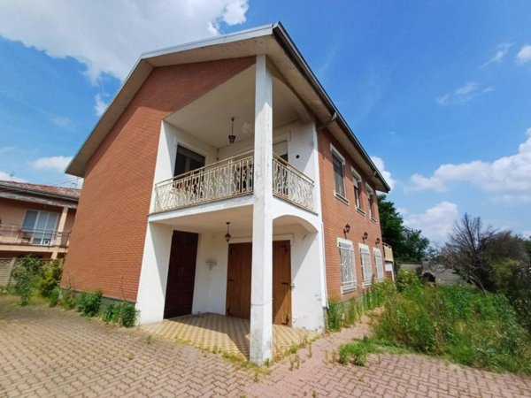 casa indipendente in vendita a Vercelli in zona Cappuccini
