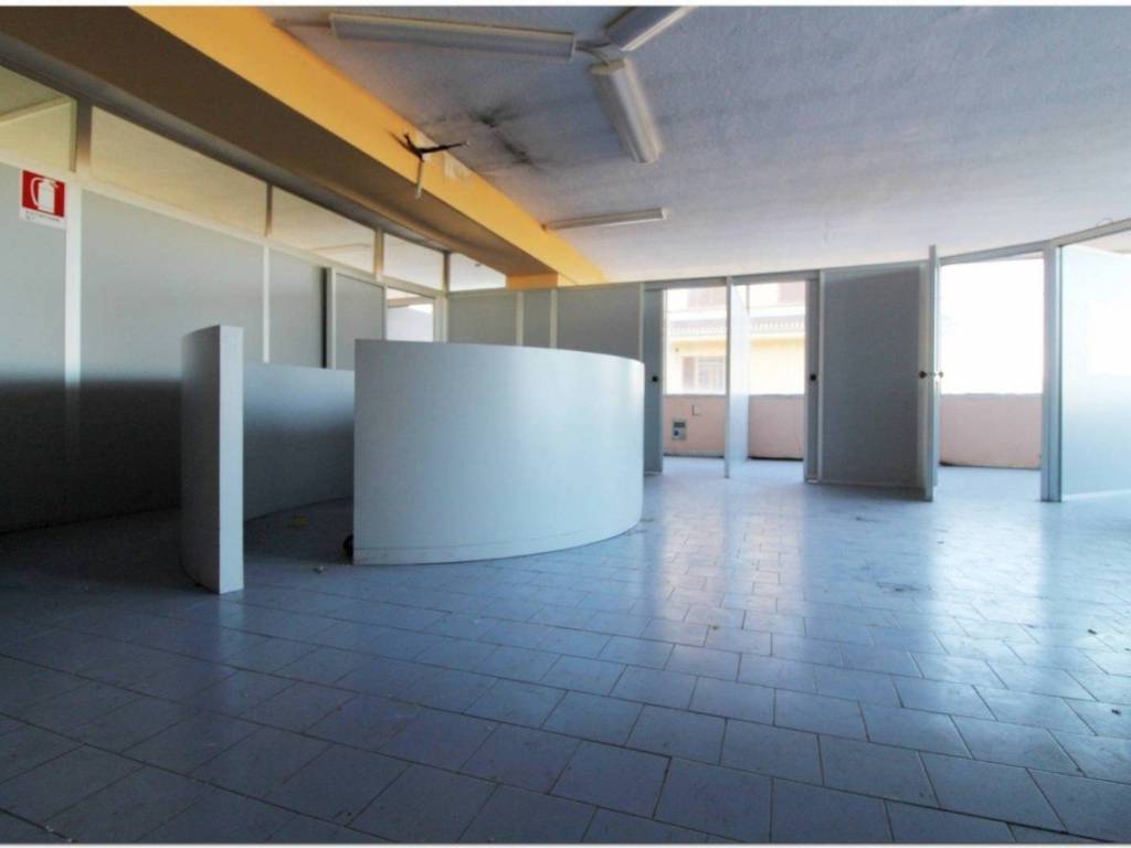 locale commerciale in vendita a Vercelli