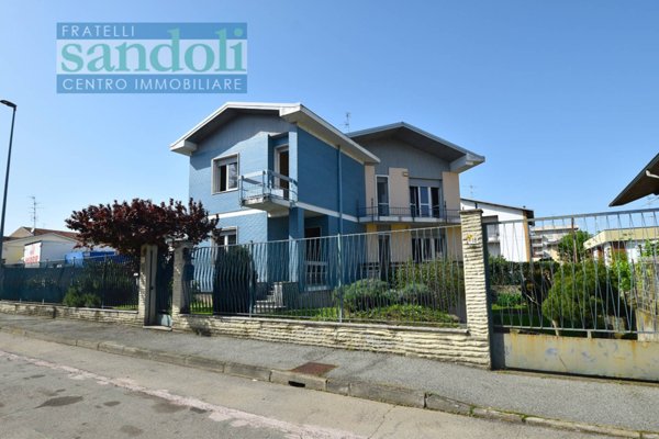 casa indipendente in vendita a Vercelli