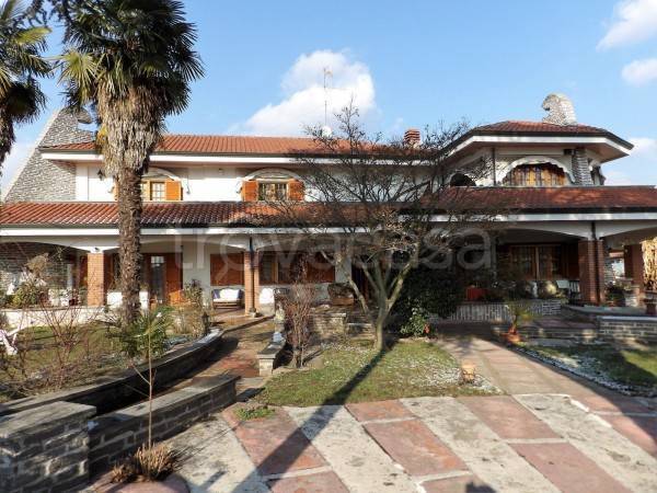 casa indipendente in vendita a Vercelli