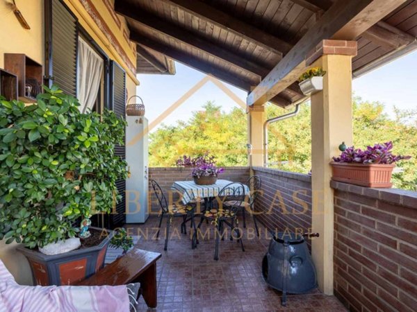 casa indipendente in vendita a Vercelli in zona Cappuccini