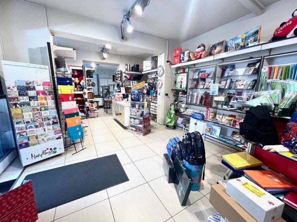 negozio in vendita a Vercelli in zona Centro Città