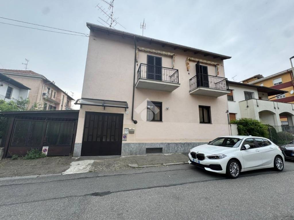 casa indipendente in vendita a Vercelli in zona Centro Città