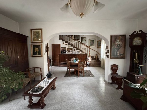 casa indipendente in vendita a Vercelli in zona Centro Città