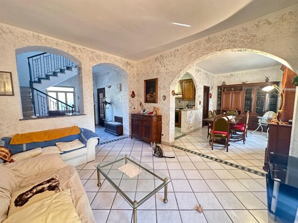 casa indipendente in vendita a Vercelli in zona Cappuccini