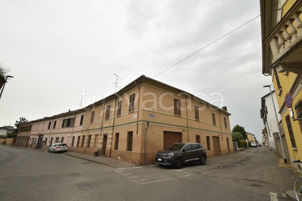 casa indipendente in vendita a Vercelli in zona Centro Città