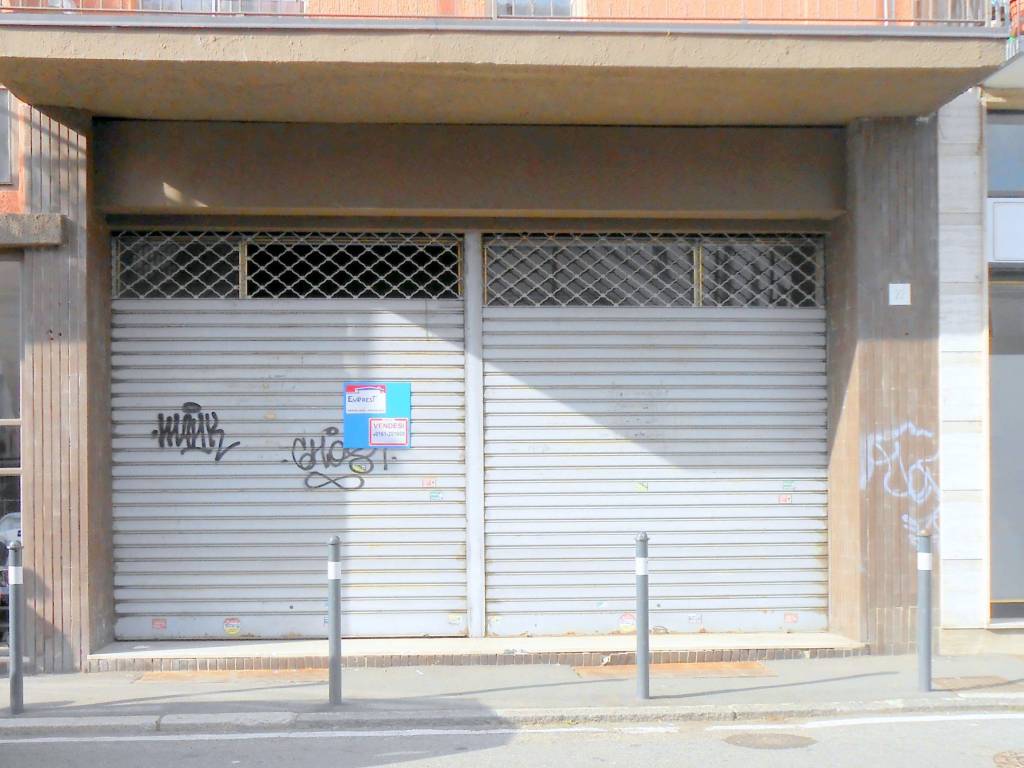 negozio in vendita a Vercelli in zona Centro Città