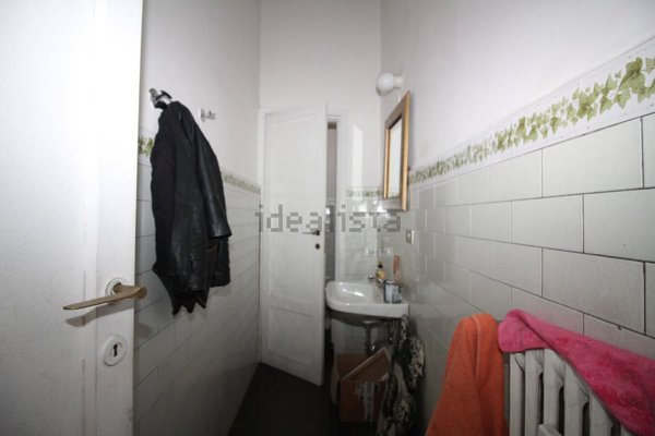 negozio in vendita a Vercelli in zona Centro Città