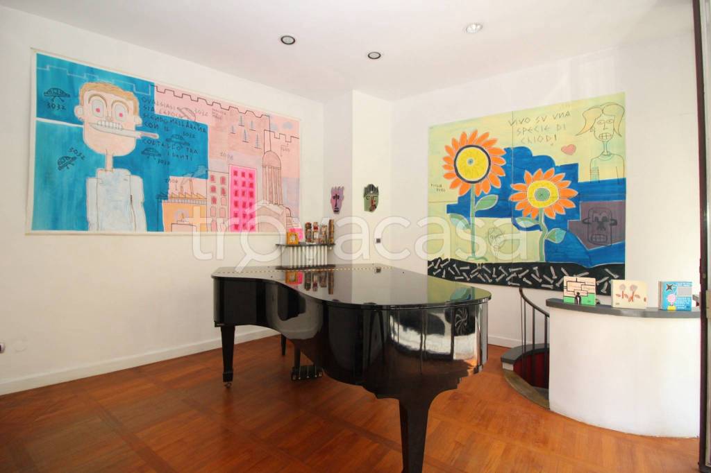 negozio in vendita a Vercelli in zona Centro Città