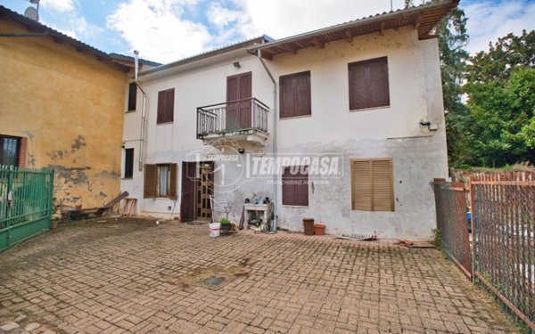casa indipendente in vendita a Vercelli in zona Cappuccini