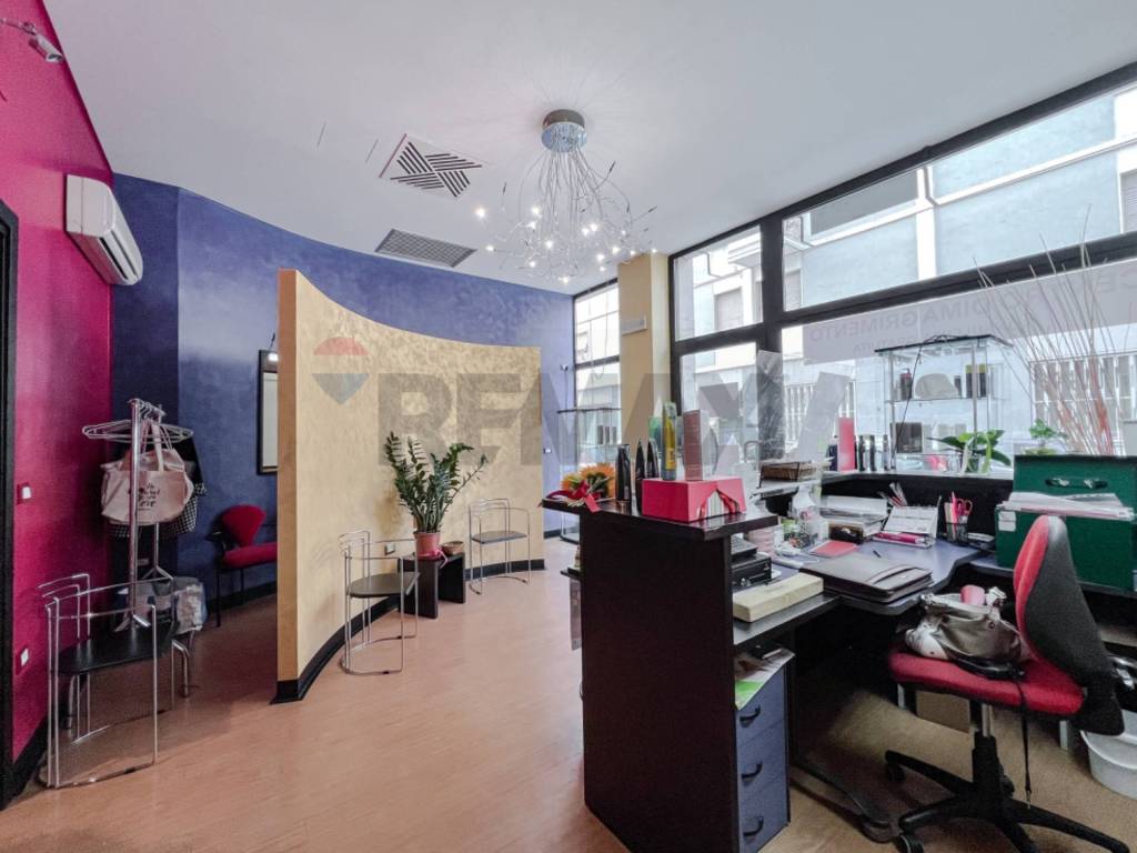 negozio in vendita a Vercelli in zona Centro Città