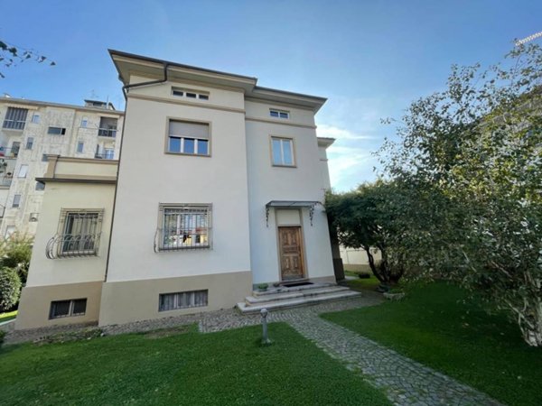 casa indipendente in vendita a Vercelli