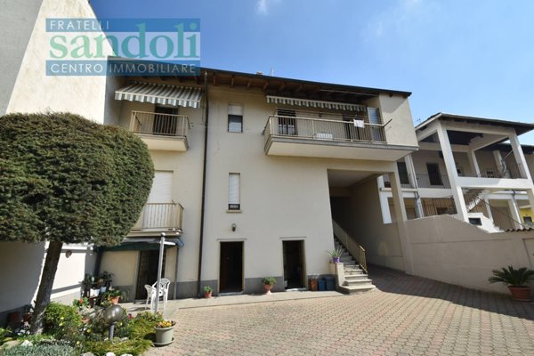 casa indipendente in vendita a Vercelli in zona Centro Città