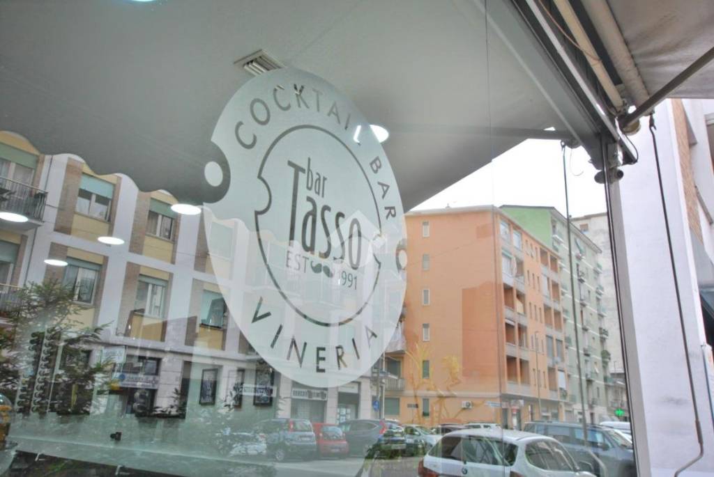 negozio in vendita a Vercelli in zona Ospedale