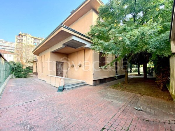 casa indipendente in vendita a Vercelli in zona Centro Città