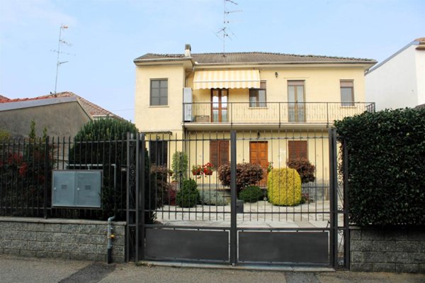 casa indipendente in vendita a Vercelli in zona Cappuccini