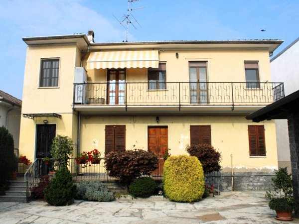 casa indipendente in vendita a Vercelli in zona Cappuccini