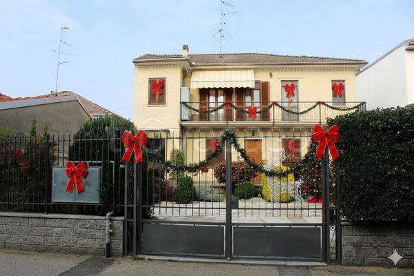casa indipendente in vendita a Vercelli in zona Cappuccini