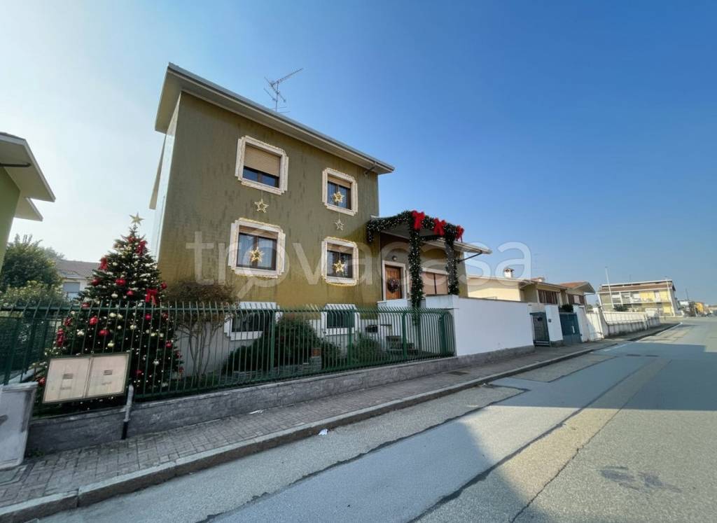 casa indipendente in vendita a Vercelli