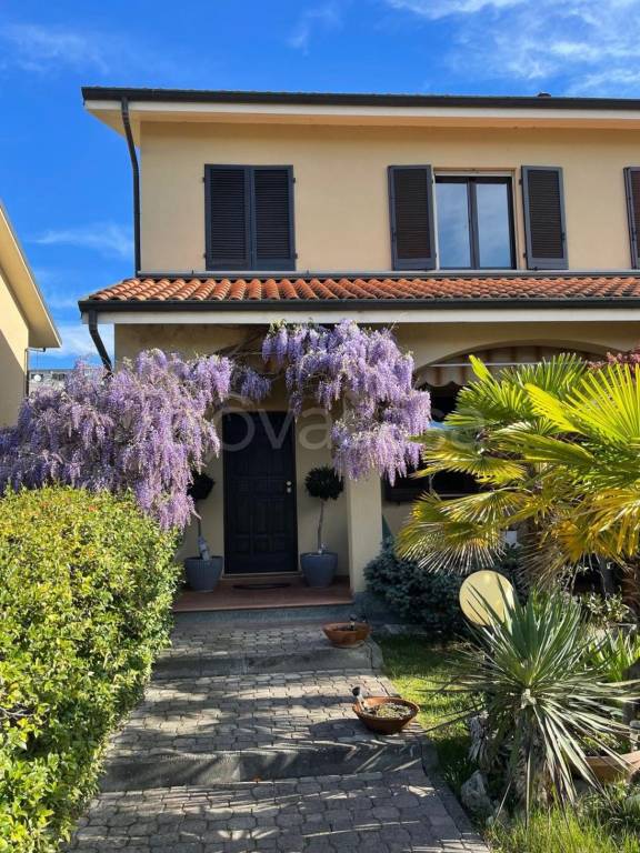 casa indipendente in vendita a Vercelli