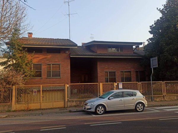 casa indipendente in vendita a Vercelli