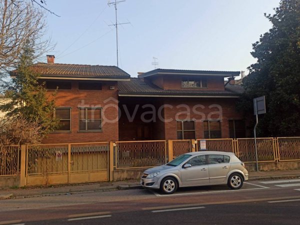 casa indipendente in vendita a Vercelli