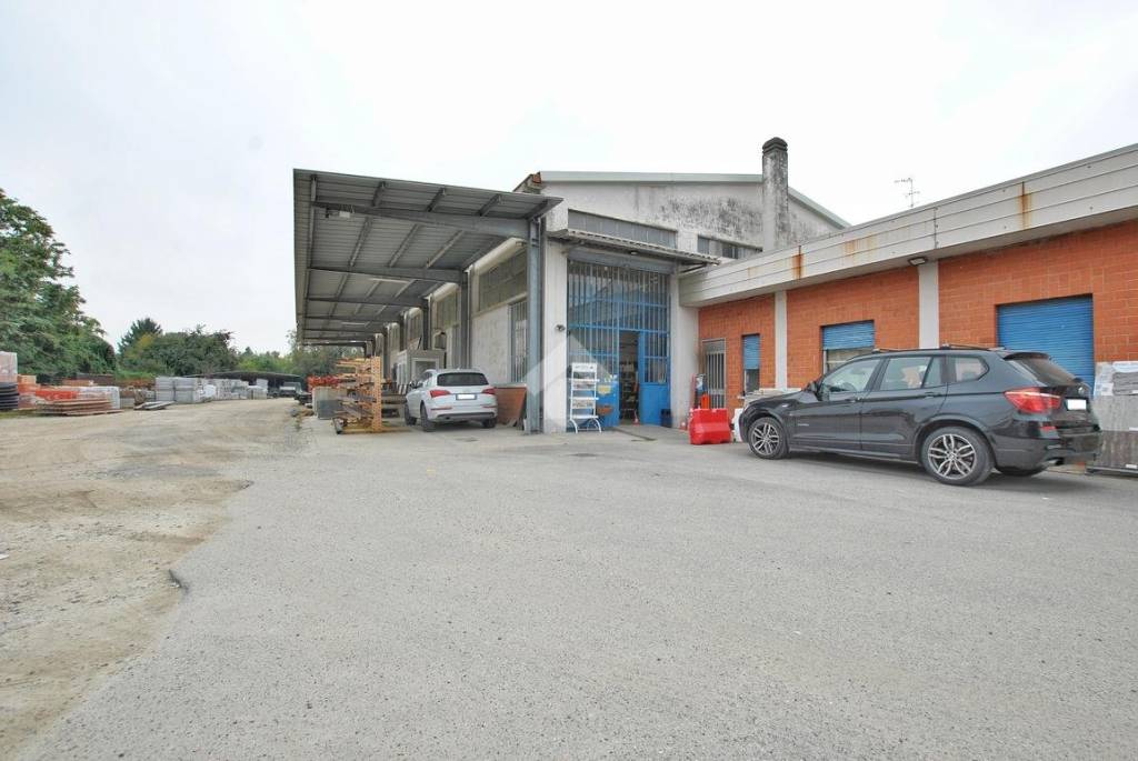 capannone in vendita a Vercelli in zona Centro Città