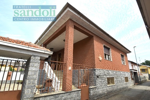 casa indipendente in vendita a Vercelli in zona Cappuccini