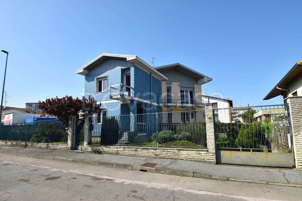 casa indipendente in vendita a Vercelli