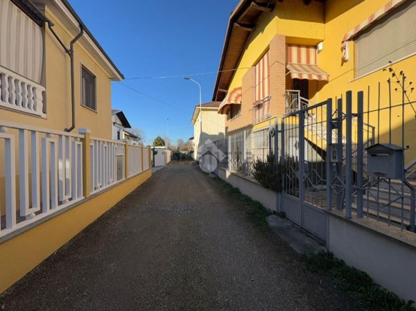 casa indipendente in vendita a Vercelli in zona Centro Città
