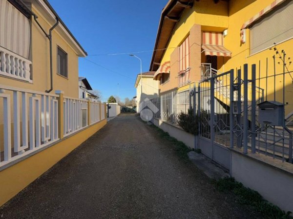 casa indipendente in vendita a Vercelli in zona Centro Città