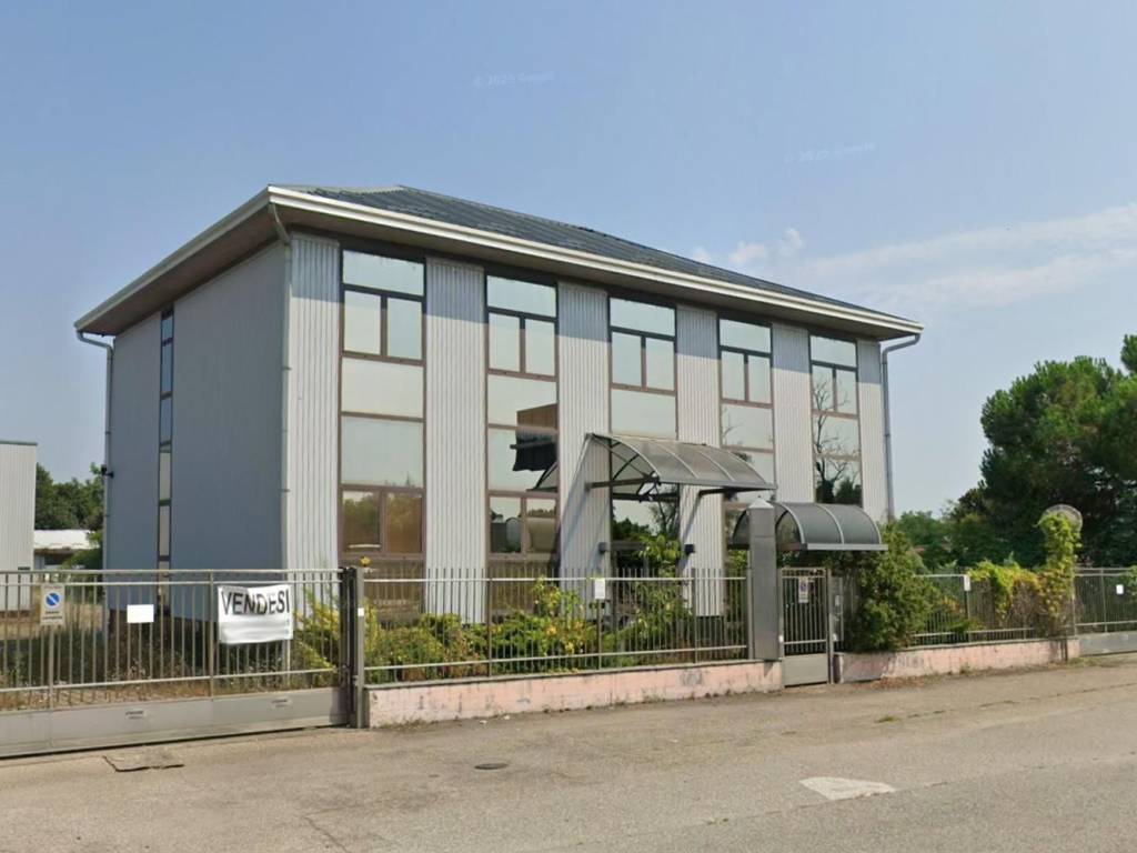 locale commerciale in vendita a Vercelli in zona Centro Città