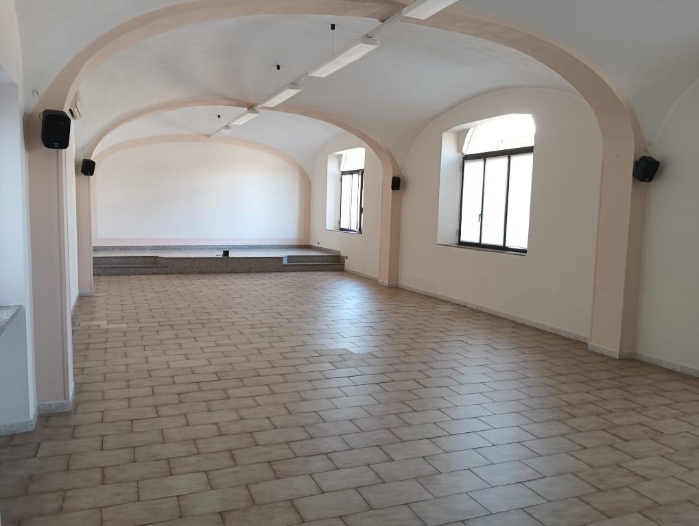 locale commerciale in vendita a Vercelli